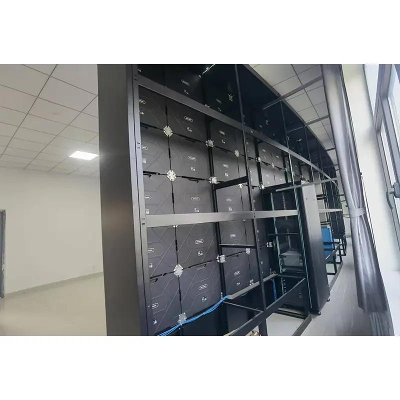 Əyri LED Ekran Mobil Şkaf